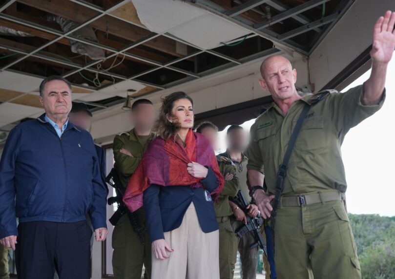 שר הביטחון סייר עם שליחת נשיא ארה"ב בגבול הצפון