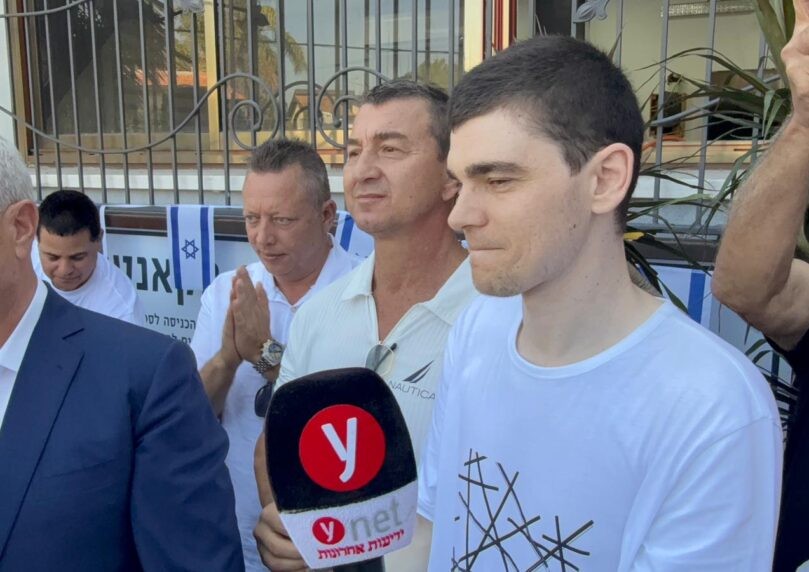 "חיבקתי את הילדה שלי": קבלת הפנים למקסים הרקין בקריית אתא