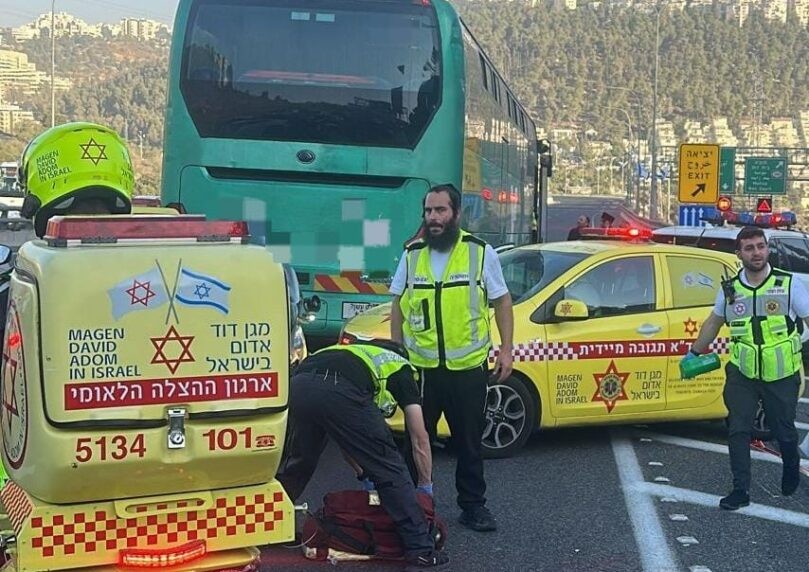 שוטר נדרס ע"י אוטובוס סמוך לירושלים - בעת שהכווין את התנועה