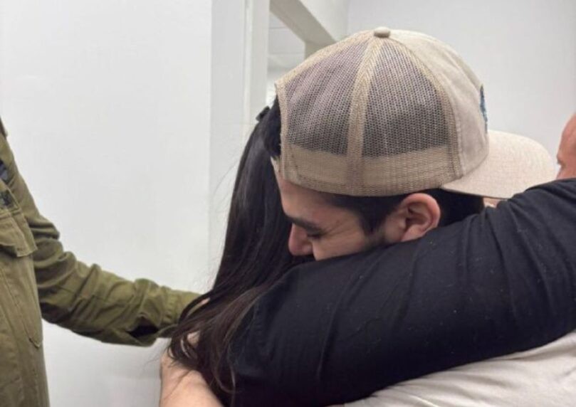 בדמעות: יוסף חיים אוחנה נפגש לראשונה עם משפחתו | צפו