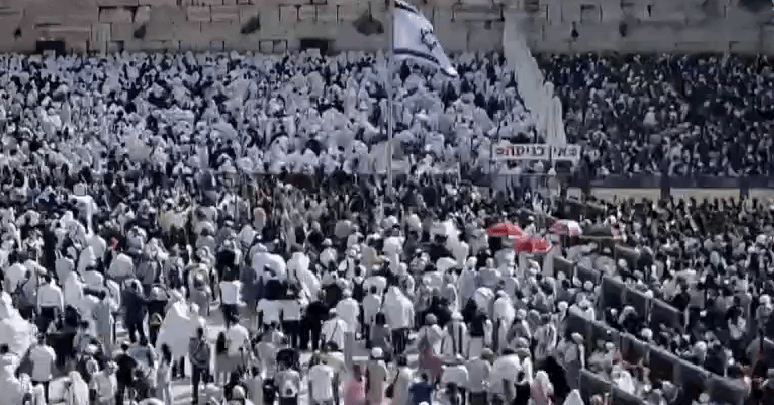 תיעוד מרגש: ברכת כהנים חגיגית בכותל המערבי