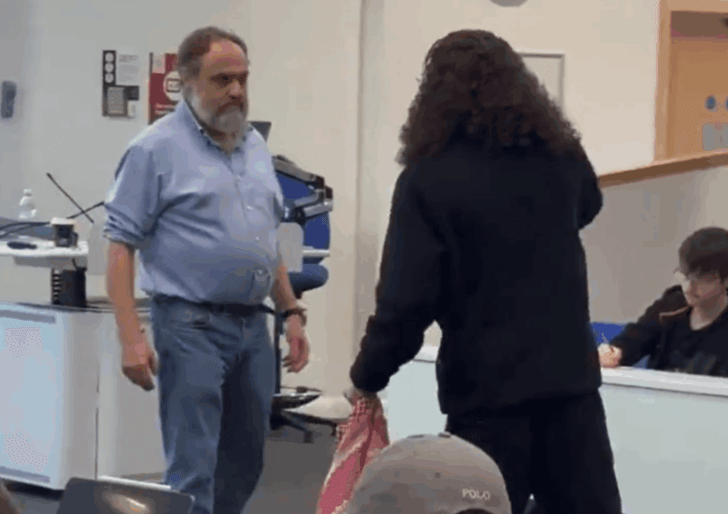 רעולי פנים פרצו להרצאה של פרופ' יהודי ואיימו לערוף את ראשו