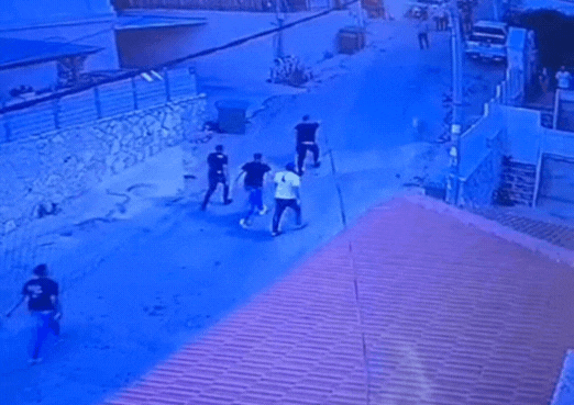תיעוד: ויכוח על עקיפה הסתיים במסע נקמה, קטטה המונית ודקירה