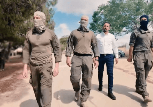 "הגיבורים מכפר עזה": סרטו של אריאל עידן | צפו
