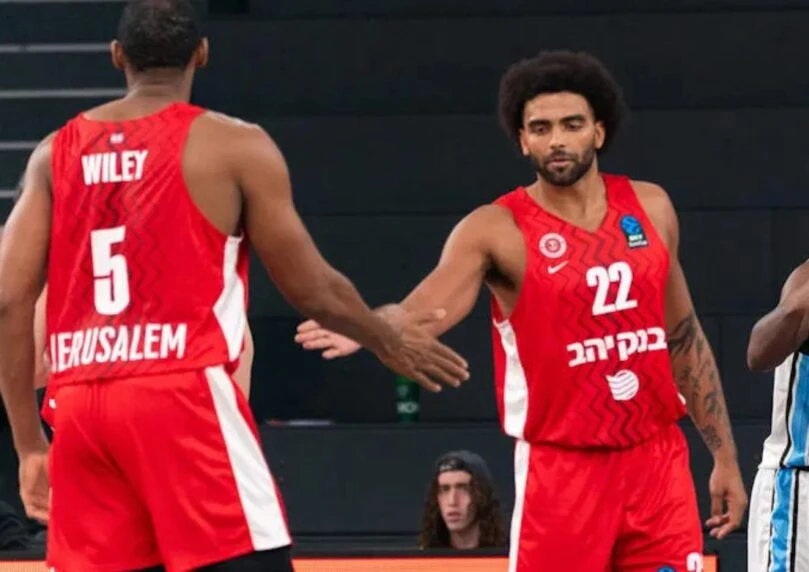 הצהרת כוונות: הפועל ירושלים הביסה 85:100 את המבורג ביורוקאפ