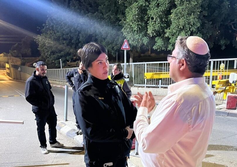 בן גביר הגיע לביקורת פתע בנגב - ופגש את האחות השכולה