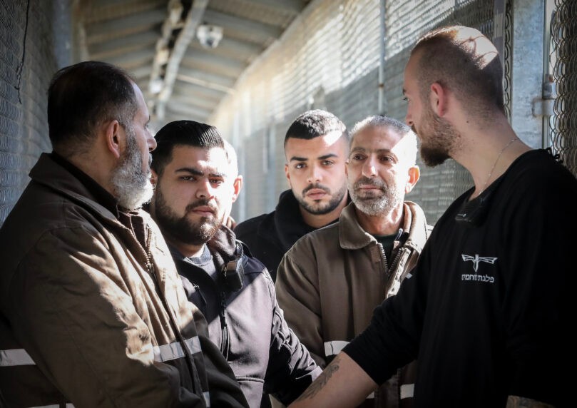מעורר זעם: מה הפצ"רית לשעבר ורונן בר רצו מההורים השכולים?