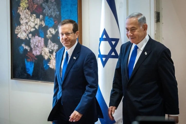 רה"מ בנימין נתניהו הגיש בקשת חנינה לנשיא הרצוג