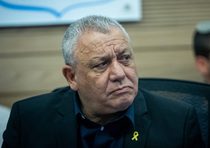 "נאלצתי להסכים איתם": עדות המנכ"ל שעלולה לסבך את איזנקוט