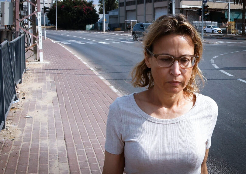 הפגנה מול ביתה של הפצ"רית לשעבר במחאה על שחרורה | צפו