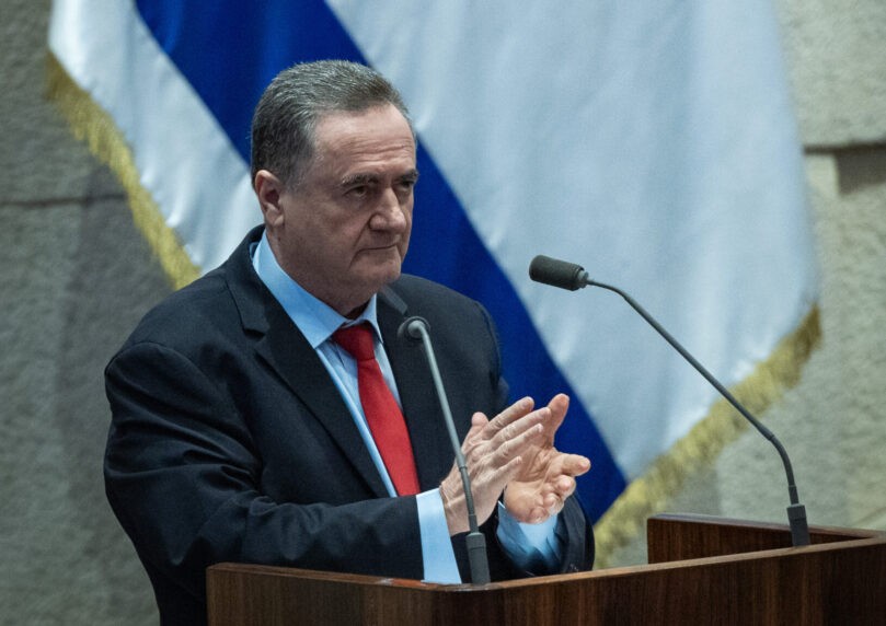 שר הביטחון בביקור בצפון: "צה"ל חייב להישאר בשטח כחוצץ"