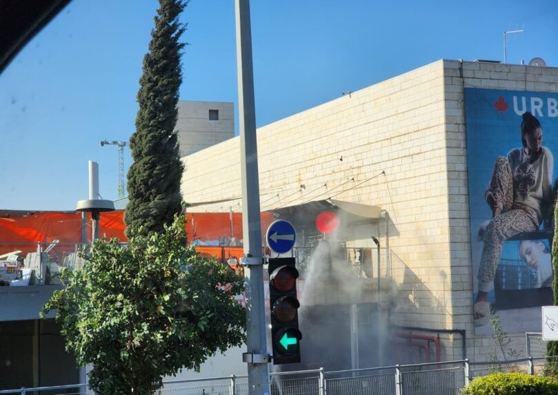 קניון חיפה פונה לחלוטין ממבקרים בעקבות שריפה | תיעוד