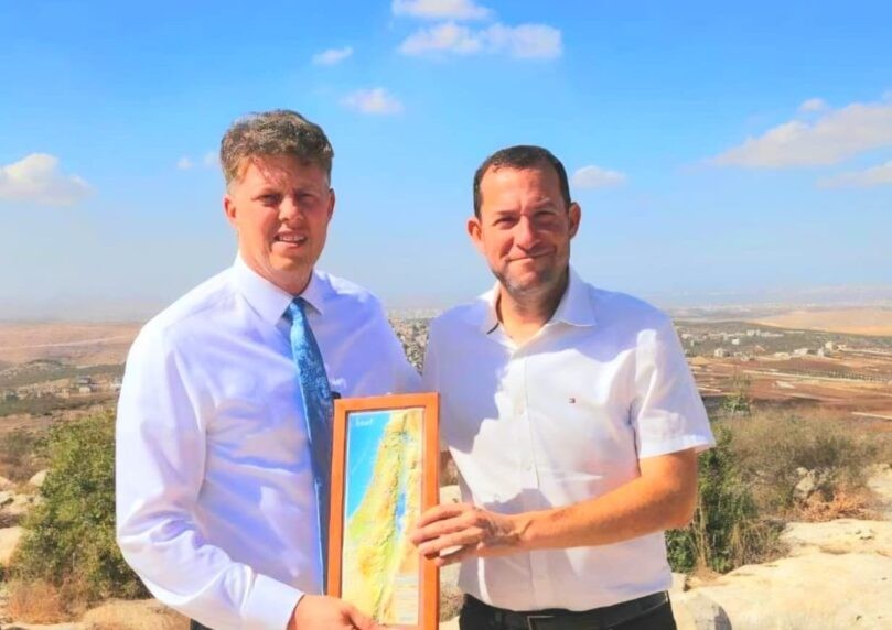 יועצו של יו"ר בית הנבחרים האמריקני בביקור מיוחד בשומרון
