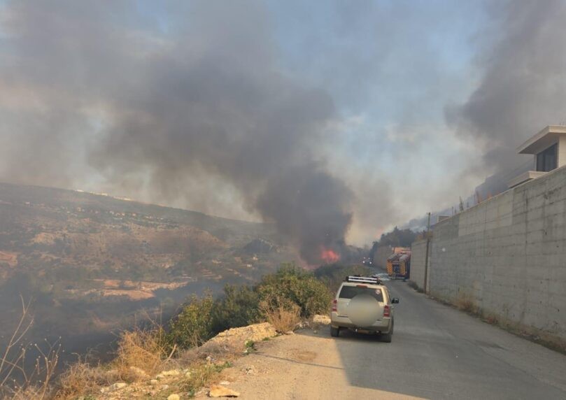 שריפה משתוללת ליד ירכא: עשן חדר לבית ספר, כוחות רבים בזירה