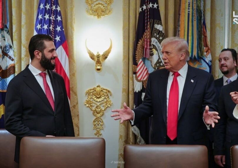 למה הוא רומז? המתנה התמוהה שהעניק טראמפ לאל-ג'ולאני