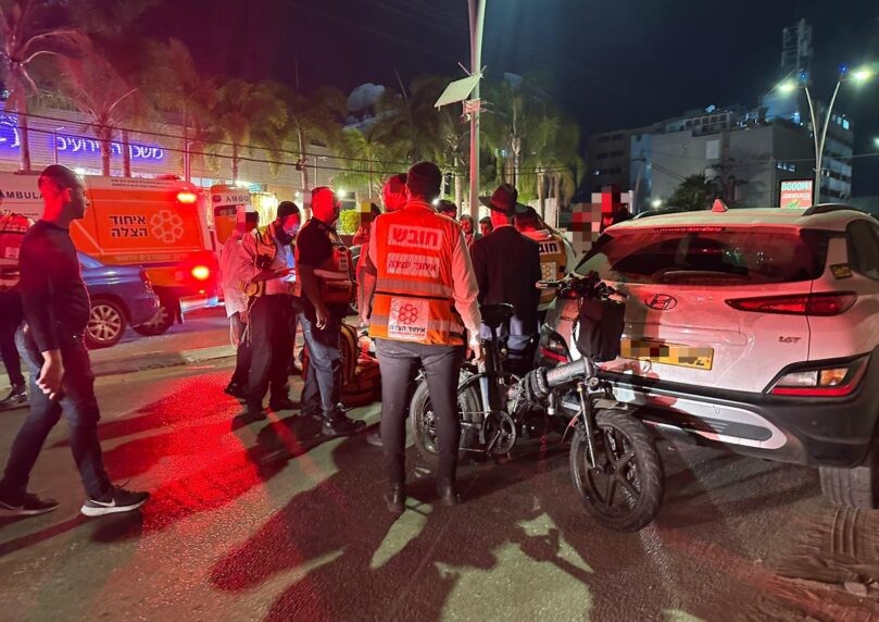 צעיר בן 21 נפצע באורח קל בתאונת דרכים בבני ברק