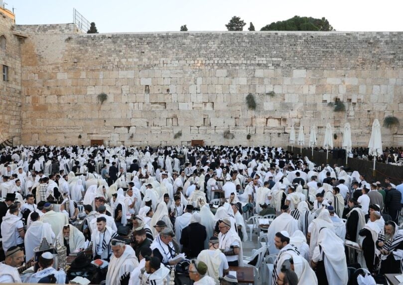 פנייה למפקד פיקוד העורף: "זכות המחאה חשובה יותר מתפילה?"