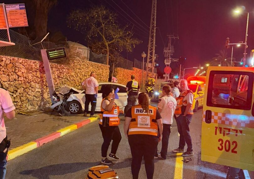 הוד השרון: בן 40 נפצע בתאונת דרכים בעיר - מצבו קשה