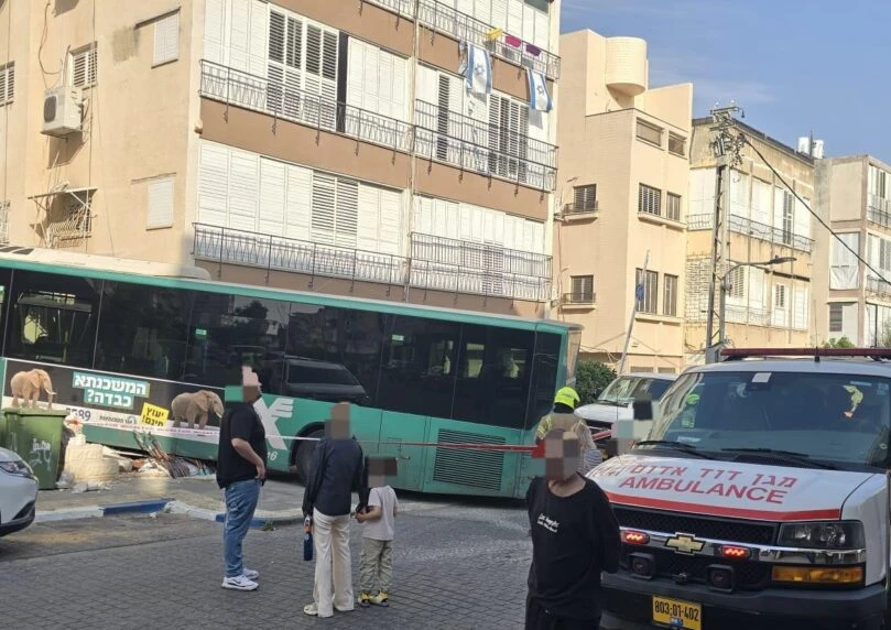 תאונת האוטובוס בחולון | צילום: תיעוד מבצעי מד"א