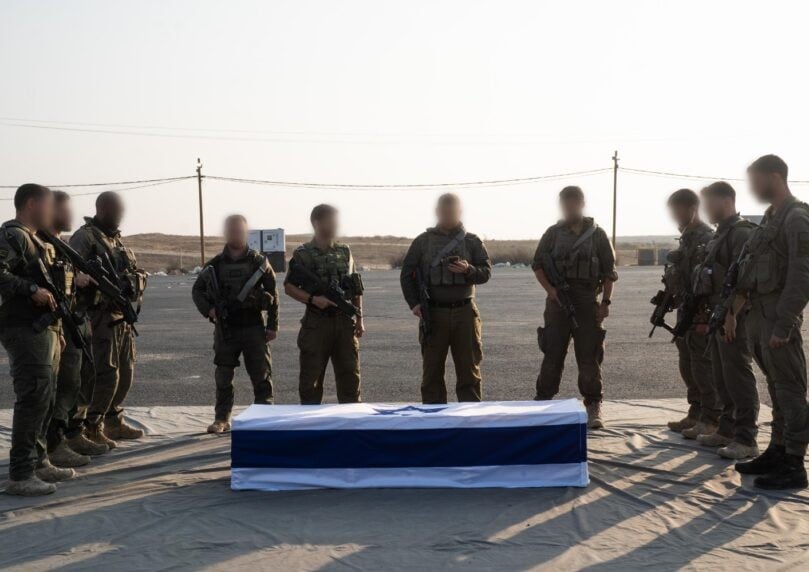 חבריו של סגן הדר גולדין ז״ל ליוו את העברת ארונו לשטח ישראל