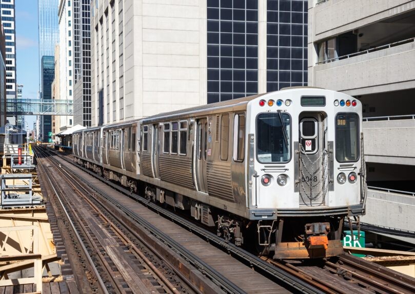 זוועה בארה"ב: גבר הצית אישה ברכבת לעיני הנוסעים