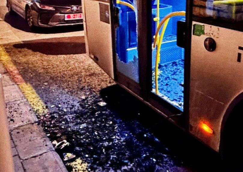 בגלל סיגריה אלקטרונית: נערים תקפו נהג אוטובוס באכזריות