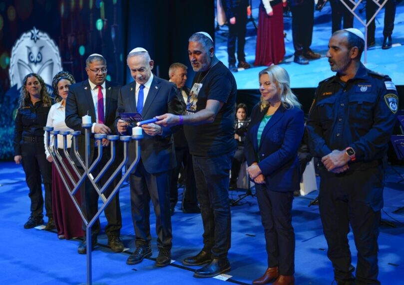 רה"מ ורעייתו ערכו הדלקת נרות עם שוטרים ומשפחתו של רן גואילי