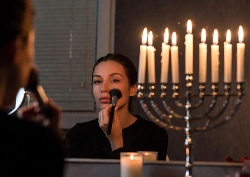 איפה מניחים שימר? 4 נקודות האור שישדרגו לך את האיפור