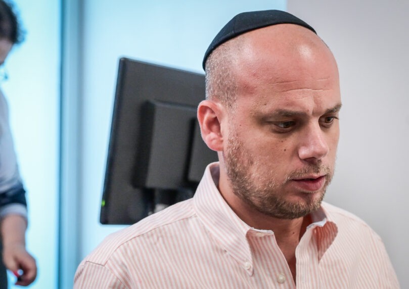 ביהמ"ש: אסנהיים יעביר את חומרי הגלם מהריאיון עם פלדשטיין