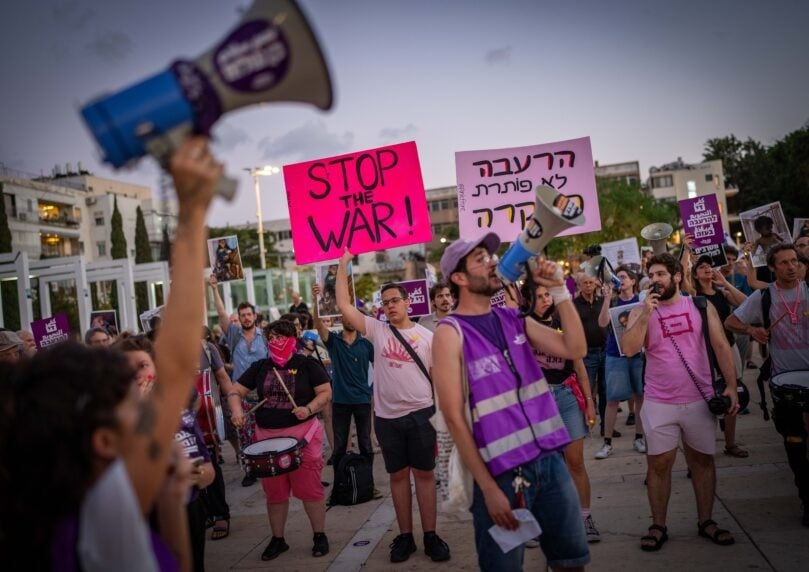 בזמן המלחמה: הפגנה בתל אביב נגד "הרצחנות הישראלית באיראן"