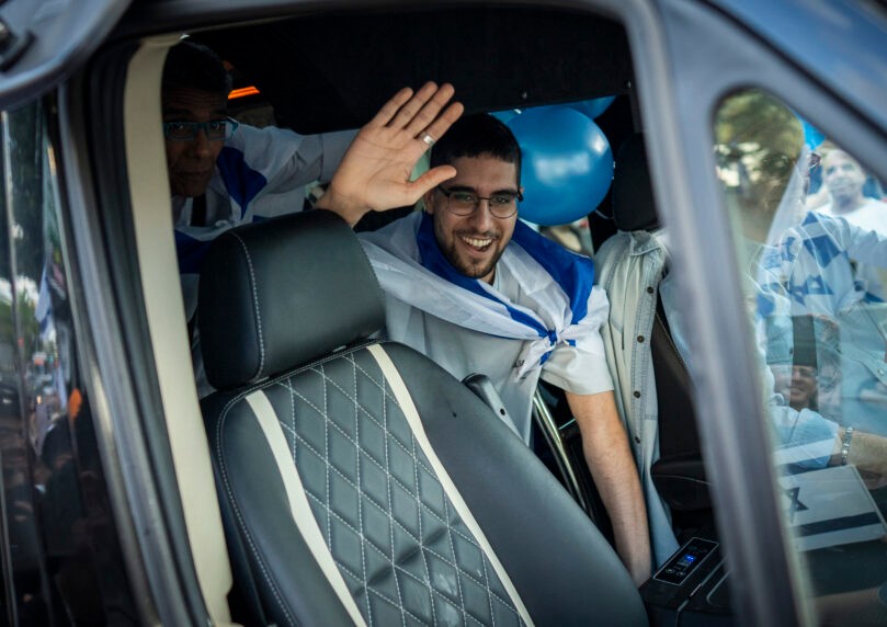"איזה מזל שאתה כאן": שורד השבי אביתר דוד חוגג יומולדת