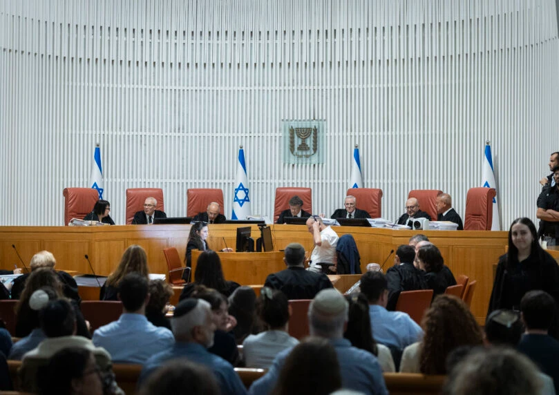 בג"ץ קבע: תתאפשר תפילה בכותל בהשתתפות עד 100 מתפללים