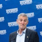 מדוע מפלגת הדמוקרטים תומכת בסתימת פיות וחינוך מחדש?