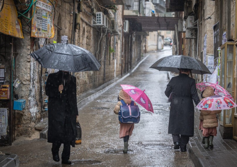 שיא הסופה מאחורינו, אבל מה צפוי לסופ"ש? | תחזית מזג האוויר