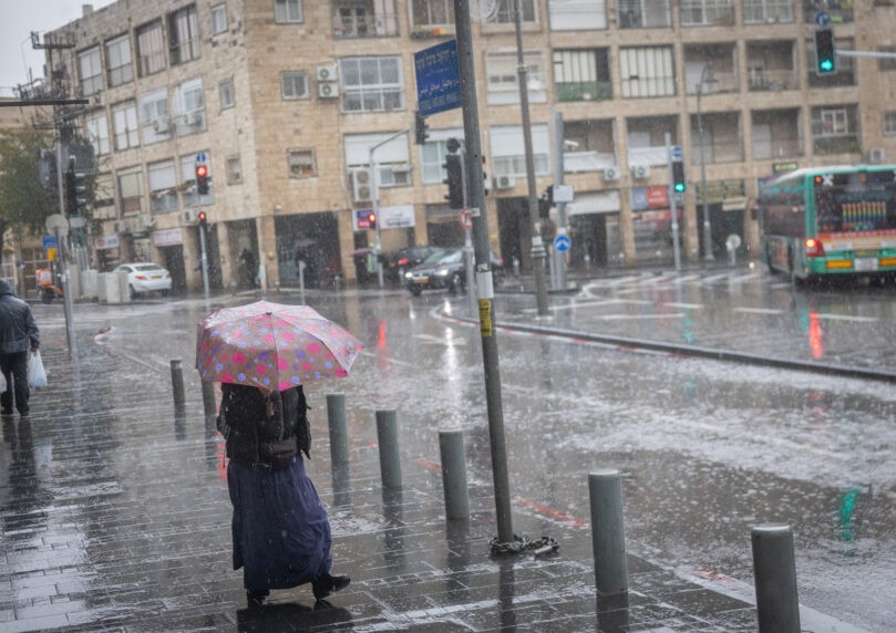 יש סיכוי לגשם? מזג האוויר משנה מגמה | התחזית המלאה