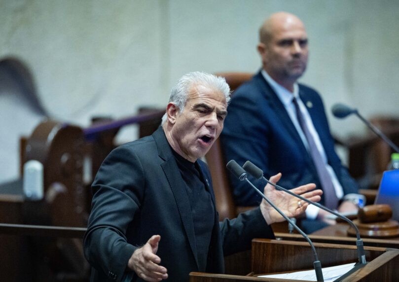 יאיר לפיד תוקף: "הממשלה מקדמת אינטרסים פוליטיים בזמן מלחמה"