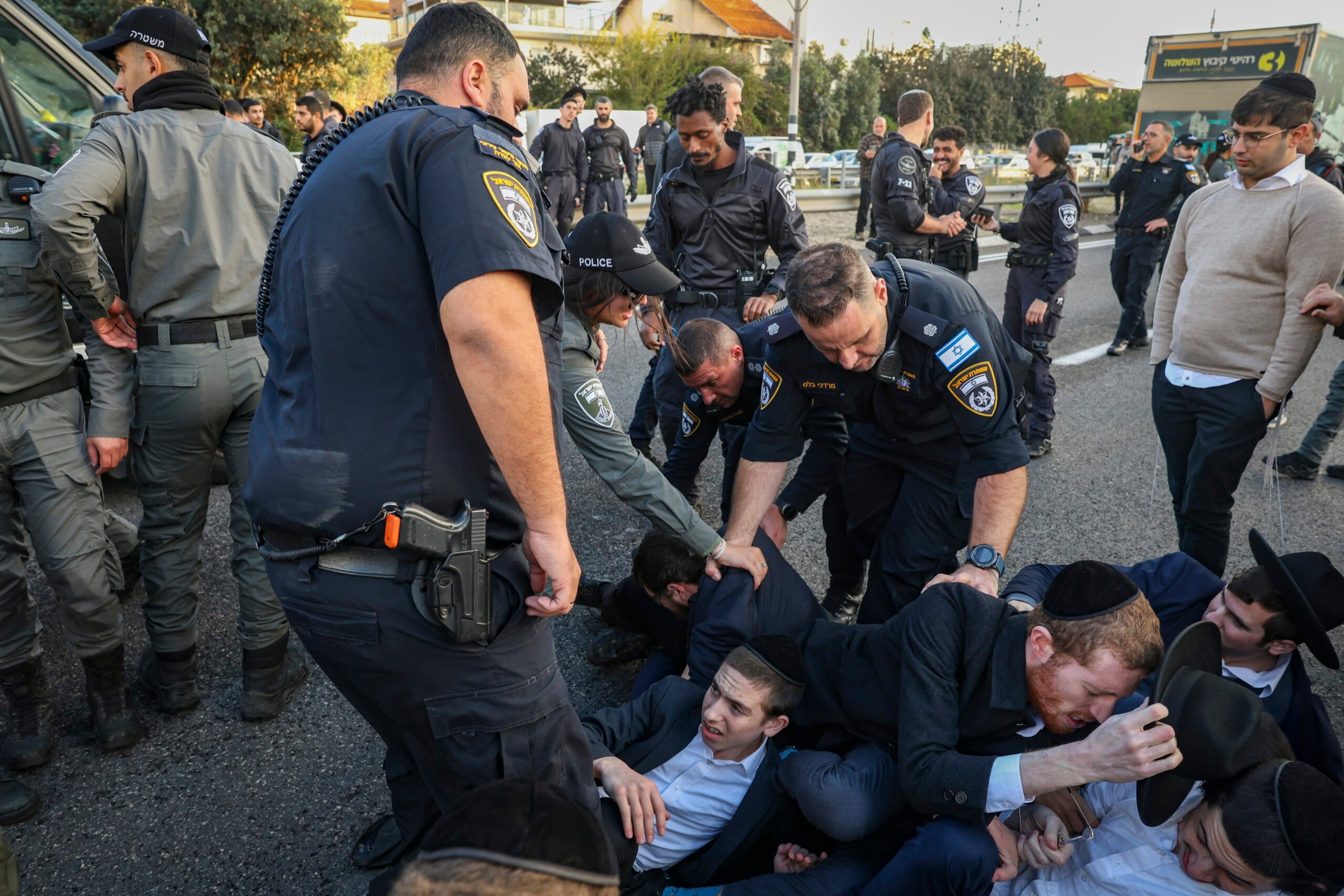 "מכונת רעל": כך פעל ארגון שמאל לסכסך את החברה החרדית