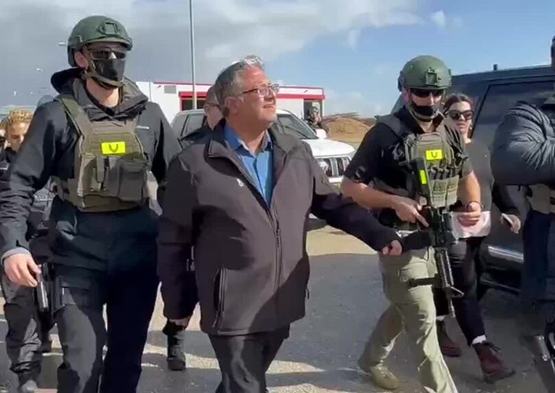 בן גביר הגיע לבקר בכפר תראבין, מקומיים השליכו לעברו אבנים