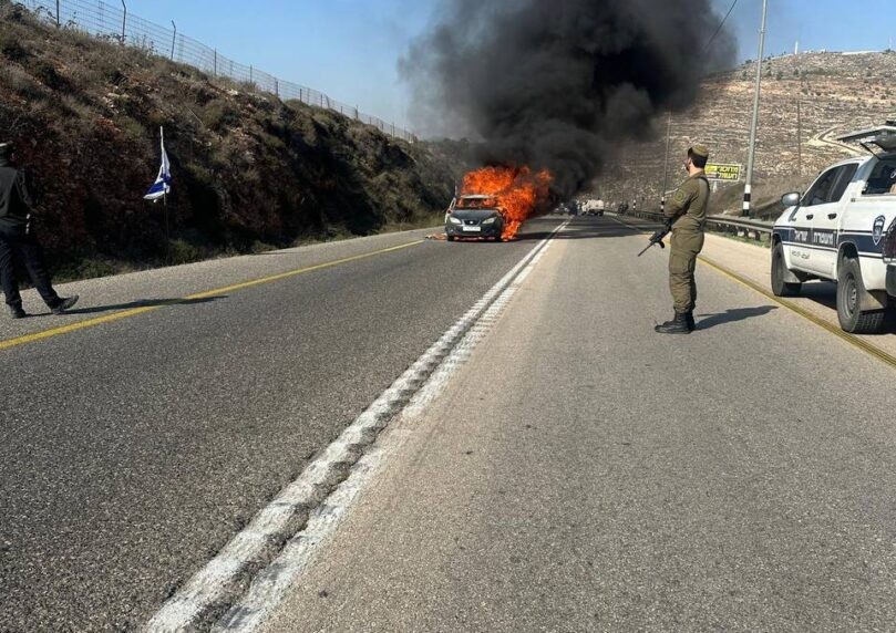 בתגובה לפינוי: עימותים בצומת שילה, רכב הוצת ועלה באש