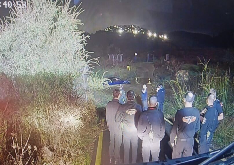 שני אנשים הצליחו לברוח מרכבם - לאחר שנתקעו בשיטפון בירושלים