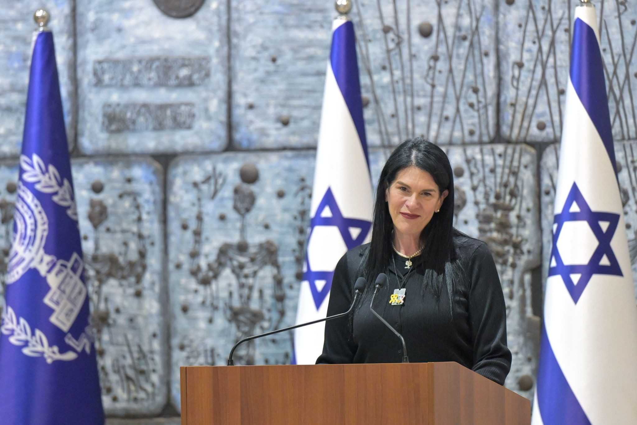 מהחושך אל האור: שורדי שבי הדליקו נר ראשון בבית הנשיא