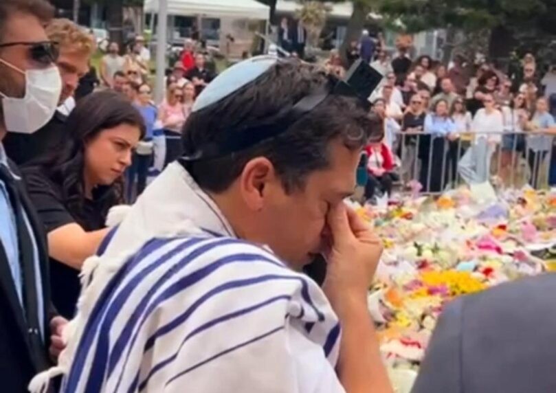 עם תפילין במקום הפיגוע: שר התפוצות הגיע לביקור בזק בסידני