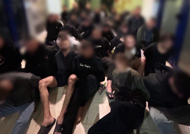 פשיטה דרמטית בלב יפו: עשרות שוהים בלתי חוקיים נעצרו