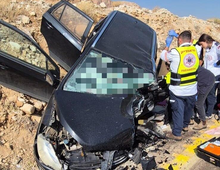 כביש 90: תאונה קשה בין שני כלי רכב, נהג נלכד וחולץ במצב קשה