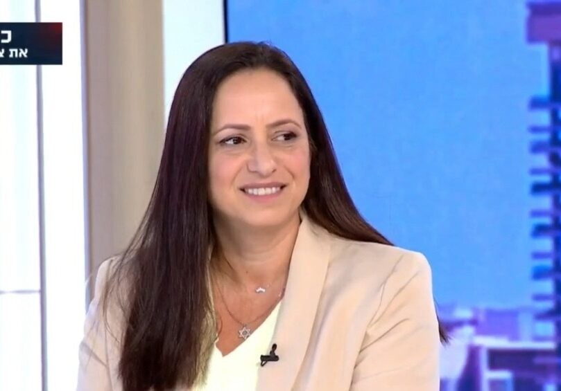 "לכלכה עליי": צמרת אביבי הגיבה לאופן שבנט שמר אותה במכשירו