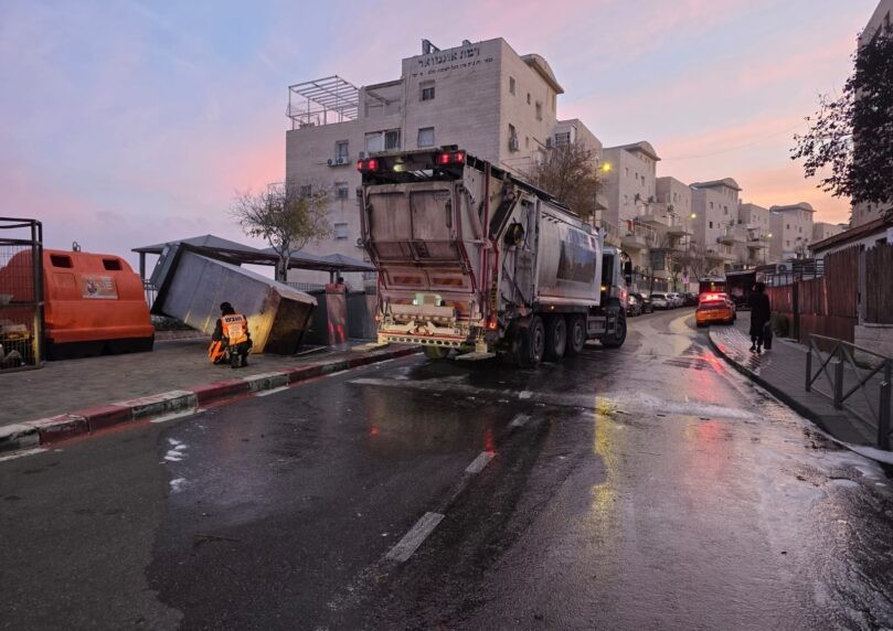 פועל נפצע בינוני בתאונת עבודה בירושלים: "פח טמון פגע בראשו"