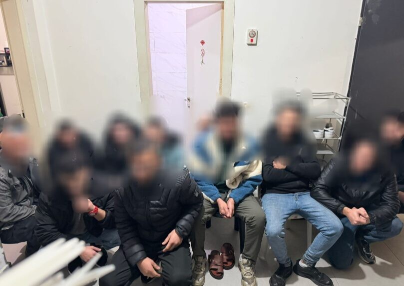 מטריד: 11 שוהים בלתי חוקיים נתפסו בדירה במרכז הארץ