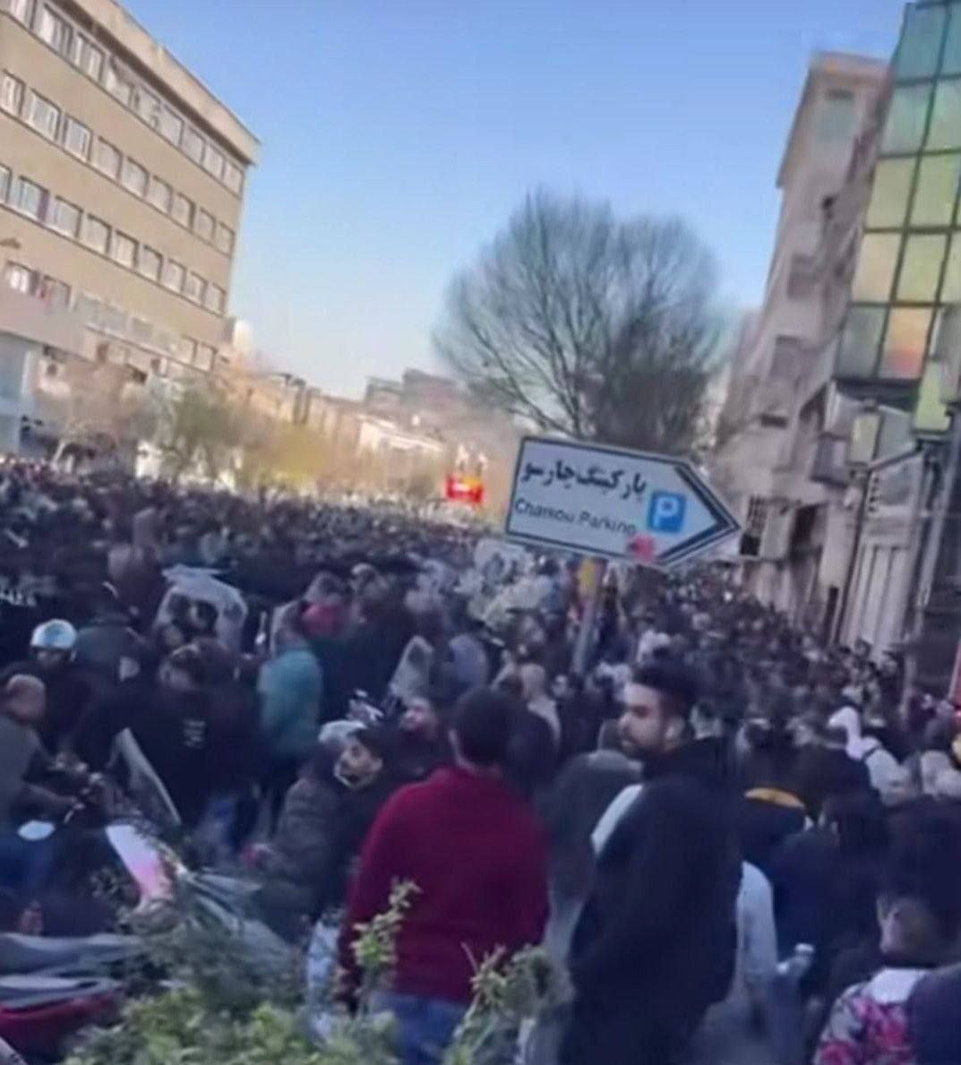 המחאה באיראן נמשכת ומתרחבת: המשטר עדיין שומר על שליטה