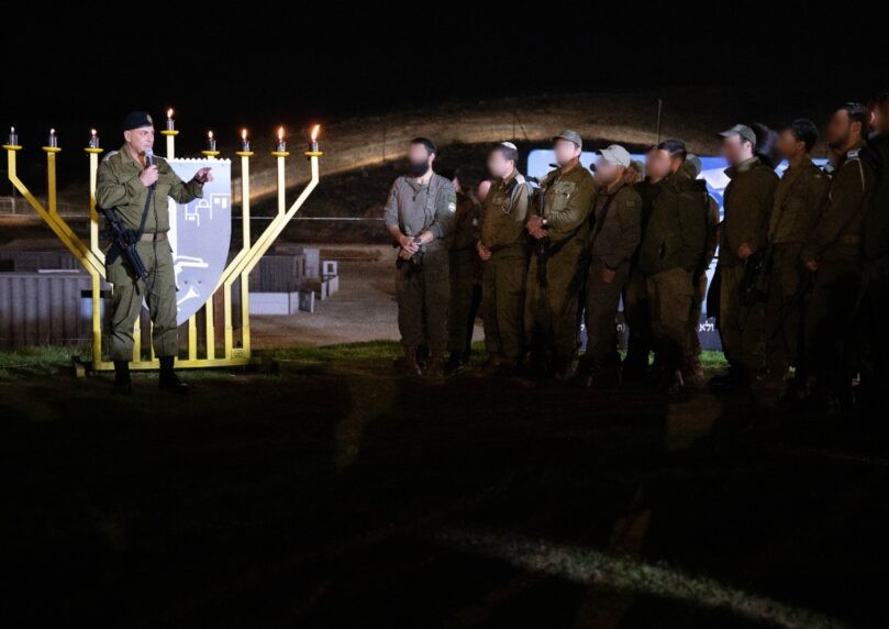 תיעוד: הרמטכ"ל הדליק נר שמיני עם לוחמי חטיבת "החשמונאים"