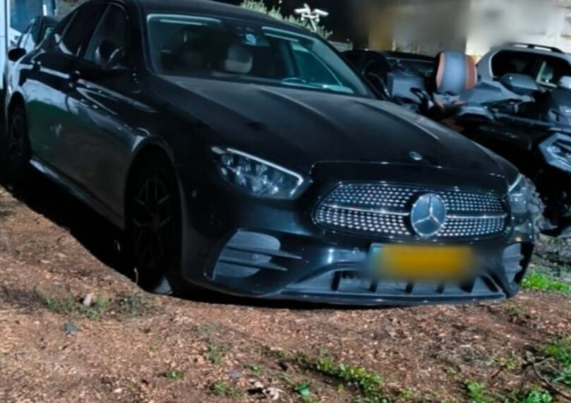 השוטרים עשו חיפוש ברכב - ולא האמינו למה שמצאו שם | צפו